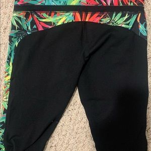 Fabletics Size L capri athletic leggings